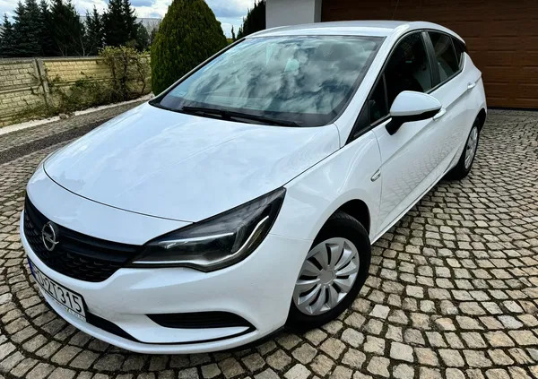 Opel Astra cena 31900 przebieg: 215000, rok produkcji 2016 z Gniezno małe 172